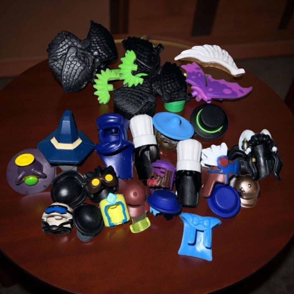 138 Pc Roblox Lot with Accessories, Weapons, Bodies, Hair, Hats Extras B18 - Picture 8 of 9